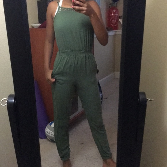 Super cute jumpsuit - Picture 5 of 6